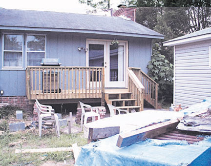 deck1sm.jpg (96600 bytes)