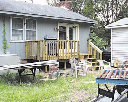 deck2sm.jpg (103325 bytes)