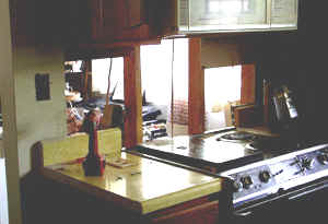 dining2.jpg (21434 bytes)